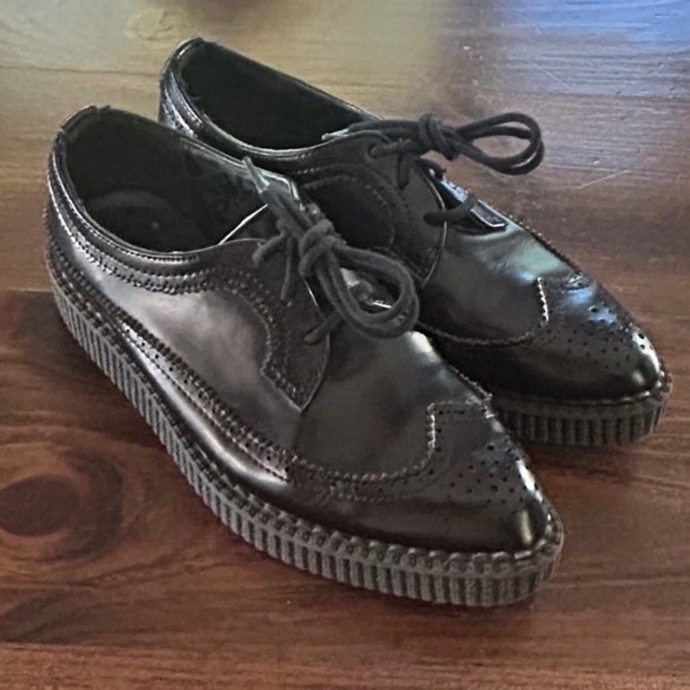 T.U.K. Black Leather Brogue Pointed Wing Creeper Shoes Women 8 Men 6 Punk Goth